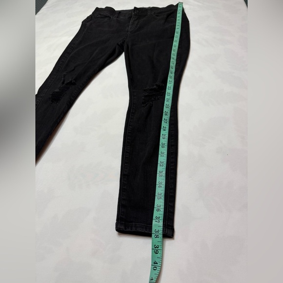 Torrid Black Skinny Jeans with Distressed Knees - Picture 4 of 7
